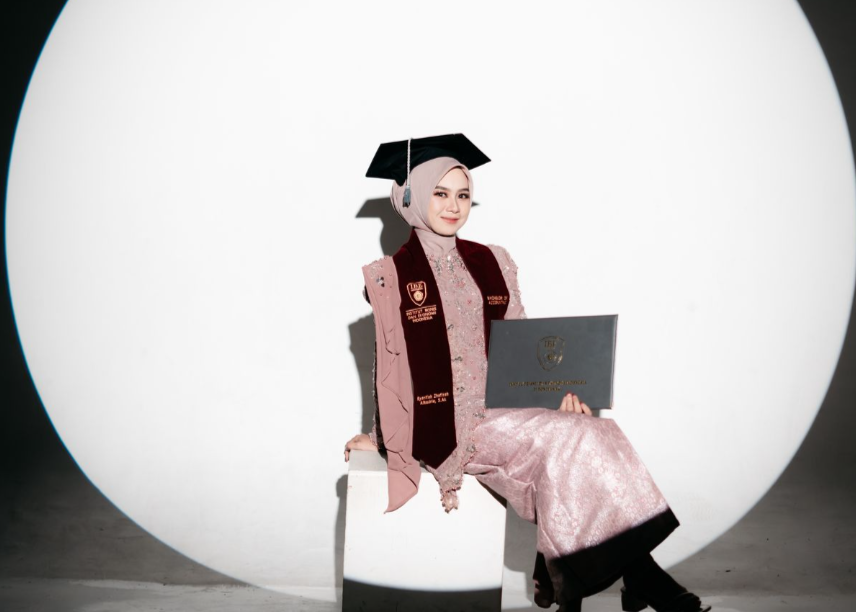 Make Up Wisuda